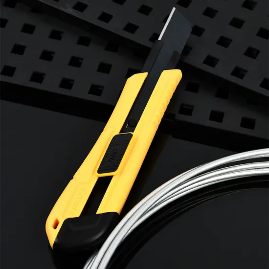 Skalpel Z-Comfy 18mm DELI EDL018