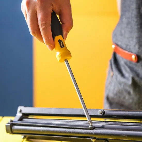 Odvijač DELI PH2x125mm EDL636125